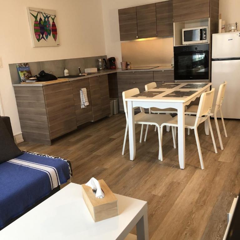 Appartement Lumineux-Coeur de ville & plages - Apartment mit 1 Schlafzimmer - 3