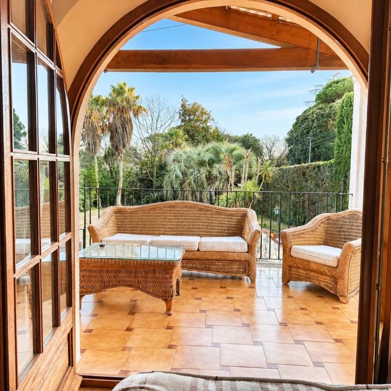 Luxury Villa in Girona with Indoor Pool & Garden Base for Costa Brava, France and Barcelona - Deluxe Villa - 16
