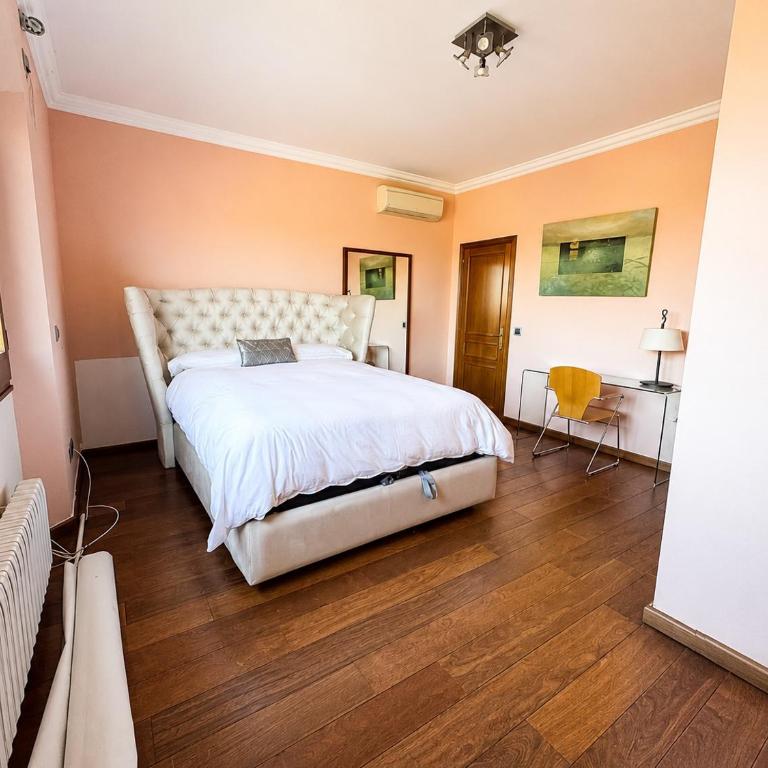 Luxury Villa in Girona with Indoor Pool & Garden Base for Costa Brava, France and Barcelona - Deluxe Villa - 20