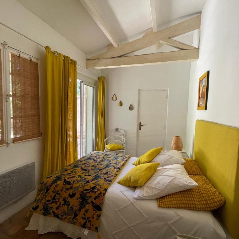 Le clos de la tour cassis piscine chauffée - Chambre Double avec Terrasse - 1