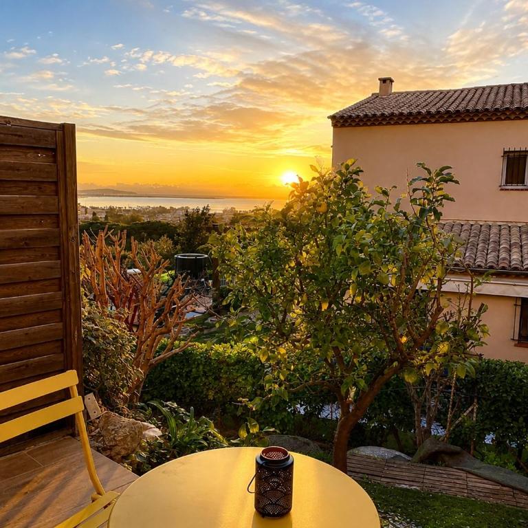 SPICY LOVE Suite Romantique avec Jacuzzi Privatif Proche Nice Cannes Cagnes sur mer Antibes - Appartement 1 Chambre - 11