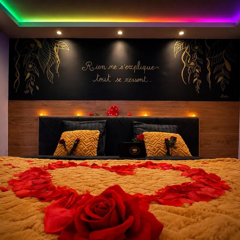 SPICY LOVE Suite Romantique avec Jacuzzi Privatif Proche Nice Cannes Cagnes sur mer Antibes - Appartement 1 Chambre - 13