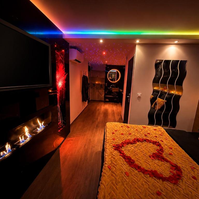 SPICY LOVE Suite Romantique avec Jacuzzi Privatif Proche Nice Cannes Cagnes sur mer Antibes - Appartement 1 Chambre - 10