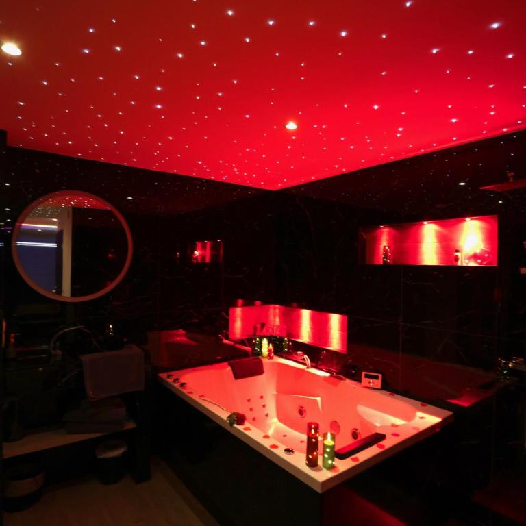SPICY LOVE Suite Romantique avec Jacuzzi Privatif Proche Nice Cannes Cagnes sur mer Antibes - Appartement 1 Chambre - 8
