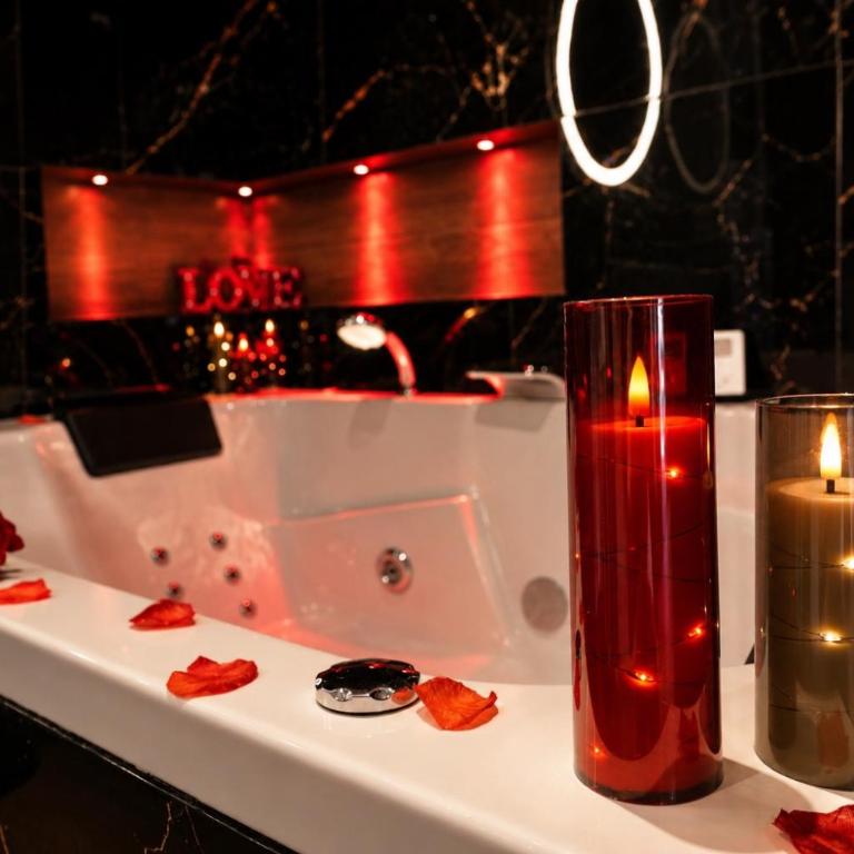 SPICY LOVE Suite Romantique avec Jacuzzi Privatif Proche Nice Cannes Cagnes sur mer Antibes - Appartement 1 Chambre - 1