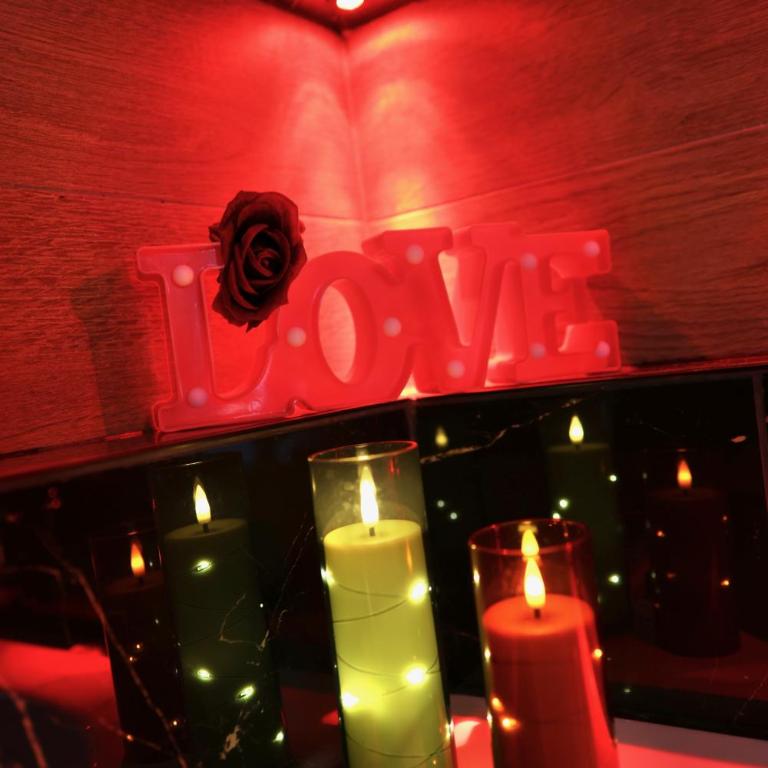 SPICY LOVE Suite Romantique avec Jacuzzi Privatif Proche Nice Cannes Cagnes sur mer Antibes - Appartement 1 Chambre - 6