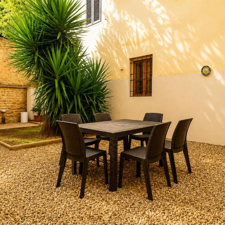 Apartment with Private Garden - Appartamento con 3 Camere da Letto - 3
