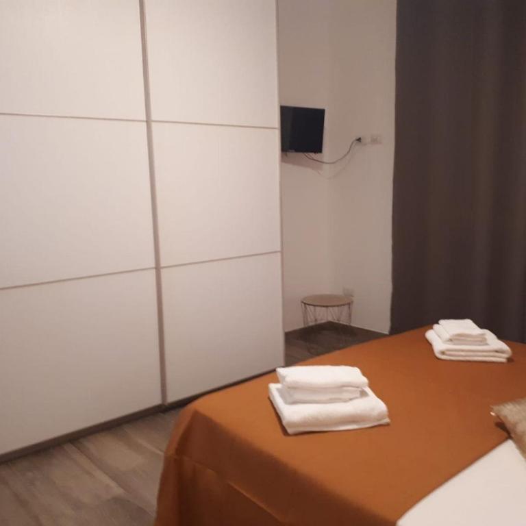 B&B Hollywood - Parcheggio Privato - Double Room with Private Bathroom - 8