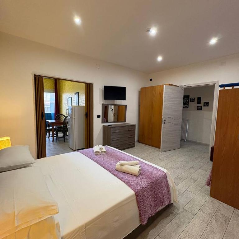 B&B Hollywood - Parcheggio Privato - Quadruple Room with Private Bathroom - 7