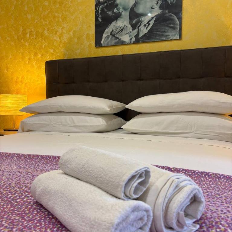 B&B Hollywood - Parcheggio Privato - Quadruple Room with Private Bathroom - 8