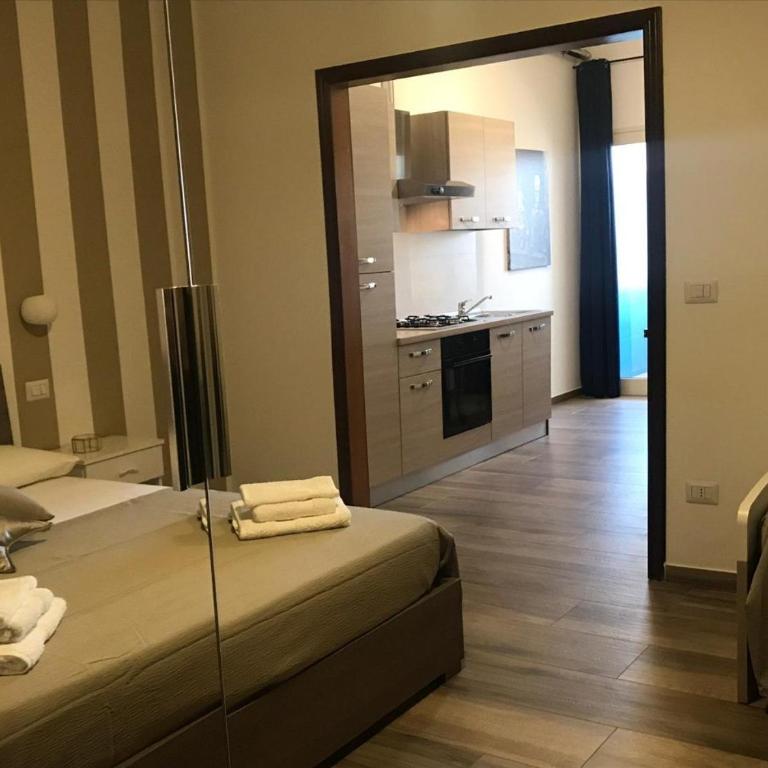 B&B Hollywood - Parcheggio Privato - Triple Room with Private Bathroom - 30
