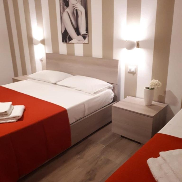 B&B Hollywood - Parcheggio Privato - Triple Room with Private Bathroom - 32