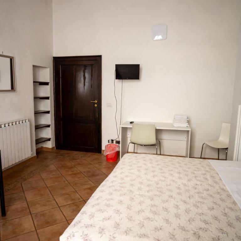 Casa di Alfredo Affittacamere - Basic Triple Room with Shared Bathroom - 6
