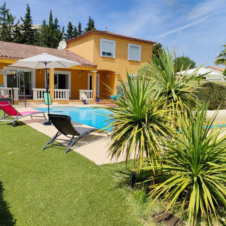 Villa climatisée calme et lumineuse avec un jardin verdoyant une piscine un terrain de tennis - One-Bedroom Villa - 1