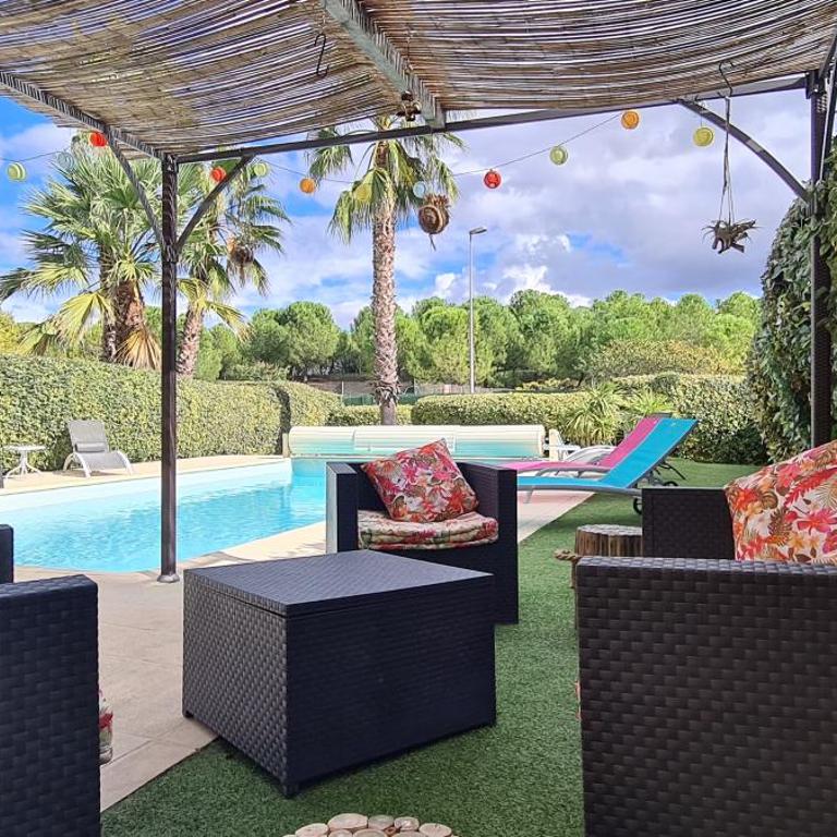 Villa climatisée calme et lumineuse avec un jardin verdoyant une piscine un terrain de tennis - One-Bedroom Villa - 2