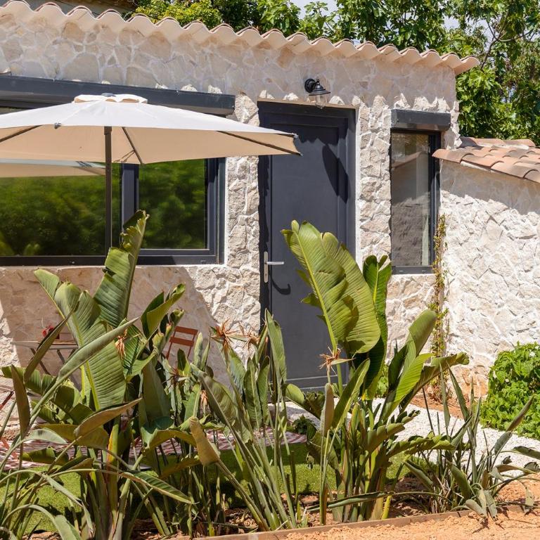 NUSA'MOR petite maison romantique baignoire balnéo 2 places - Apartment mit 1 Schlafzimmer - 4