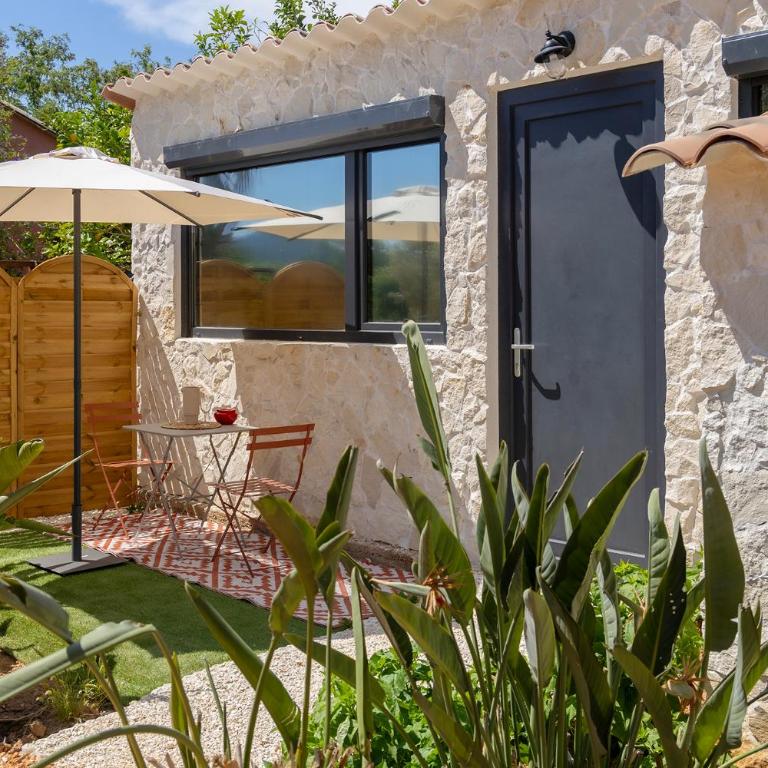 NUSA'MOR petite maison romantique baignoire balnéo 2 places - Apartment mit 1 Schlafzimmer - 2