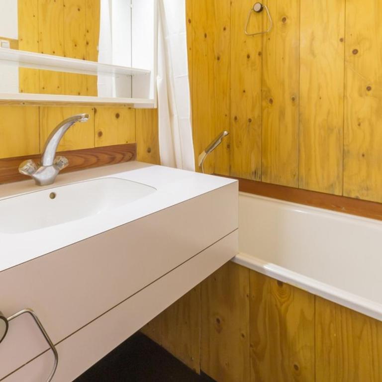 Appartement fonctionnel proche pistes, balcon vue vallée, 6/7 personnes - Three-Bedroom Apartment - 13