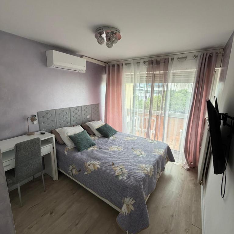 Bel appartement climatisé et spacieux de 100m2 au 3e étage avec ascenseur -A 5mn à pied du parc des expositions congrès de Dijon et ENG et 10mn du centre ville place Parking devant l'immeuble - Appartement 3 Chambres - 11