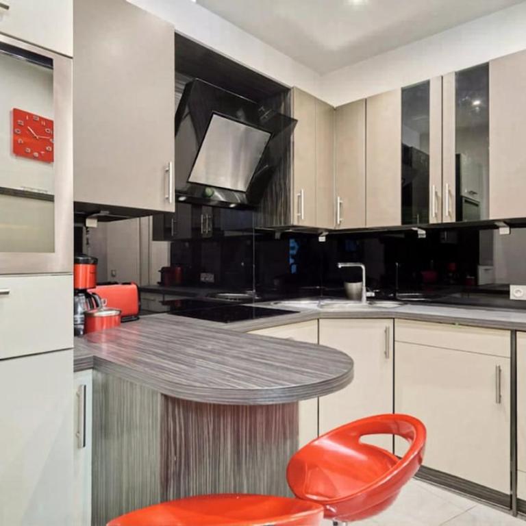 Bright and Chic Haussmannian Porte Maillot - Appartement 2 Chambres - 6