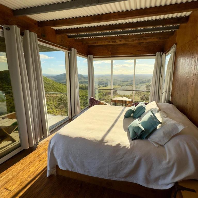 Eco-Suite Estación Penitente - Habitación con cama extragrande y vistas a la montaña - 4