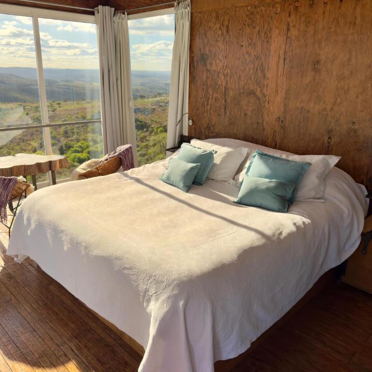 Eco-Suite Estación Penitente - Habitación con cama extragrande y vistas al jardín - 4