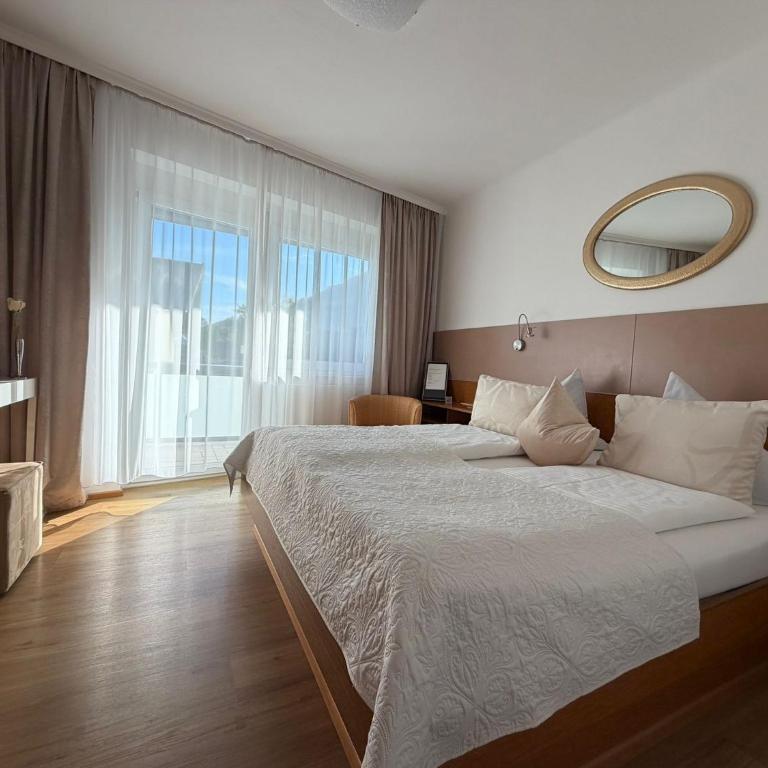 Seehaus "Kärnten Inn" mit direktem Seezugang und E-Ladestation - Doppelzimmer mit Balkon - 2