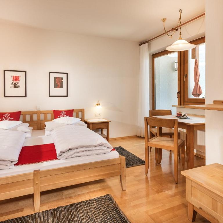 Landhaus Fux - Doppelzimmer mit Balkon - 3