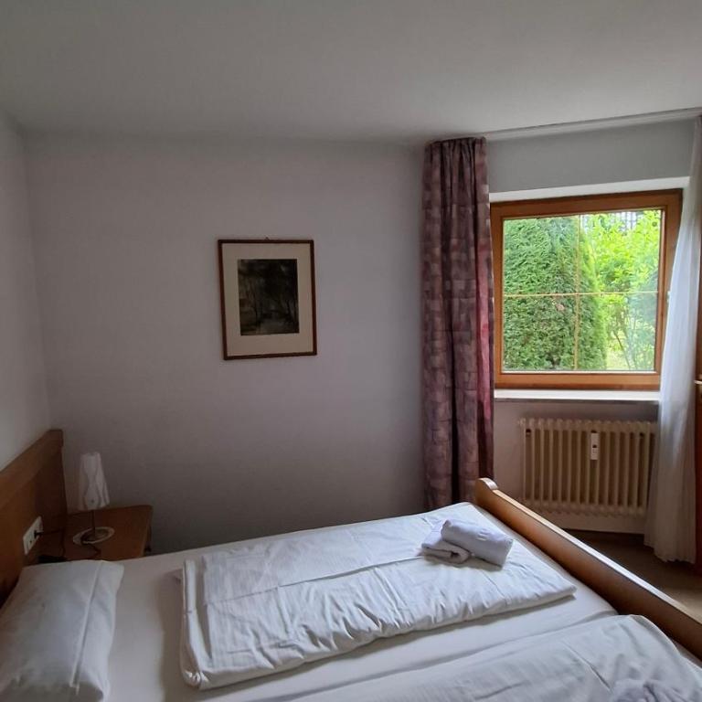 Fewo Schwabennest im Sonnenpark - Apartment mit 1 Schlafzimmer und Gartenblick - 9