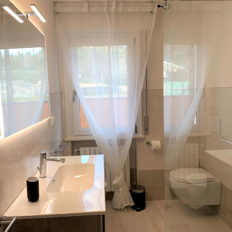 Magic Favola Bella - Two-Bedroom Apartment with Lake View - 3