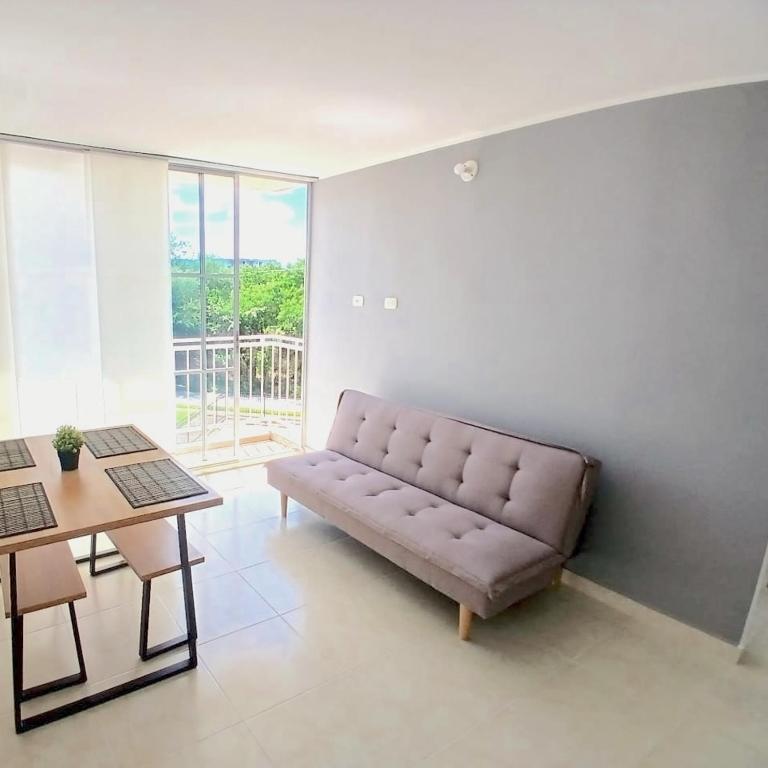 Five Homes Ricaurte - Two-Bedroom Deluxe Apartment with Balcony - 4