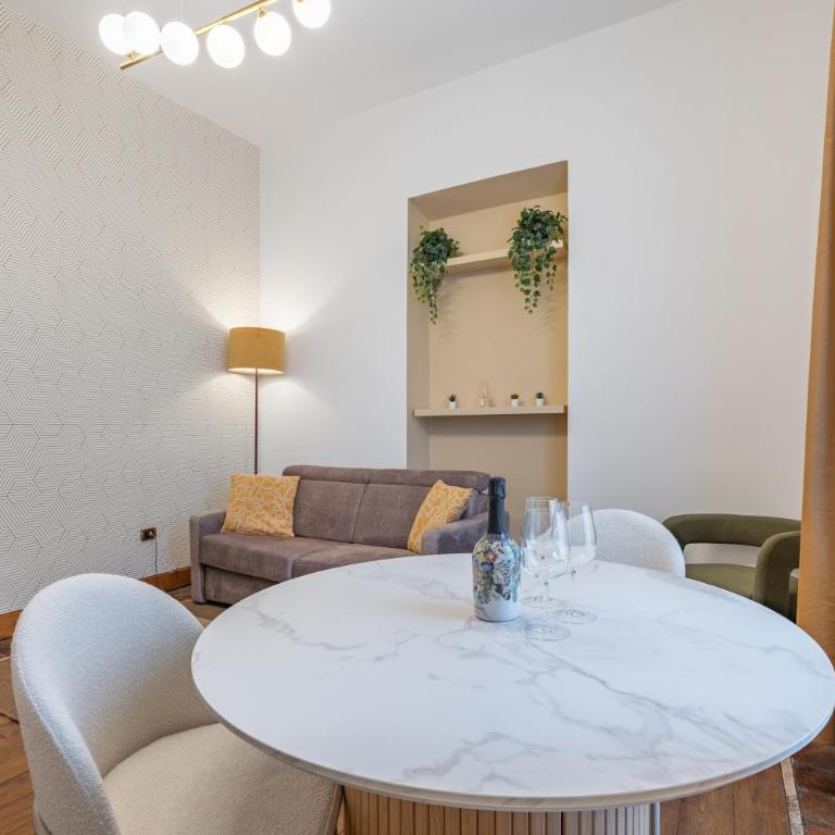 Vivilo Collection - Gallarate Terrace Apartment - Appartamento con 2 Camere da Letto e Terrazza - 1
