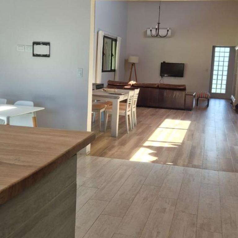 Hermosa casa quinta con piscina en Mercedes, Bs As - Casa de 4 dormitorios - 2