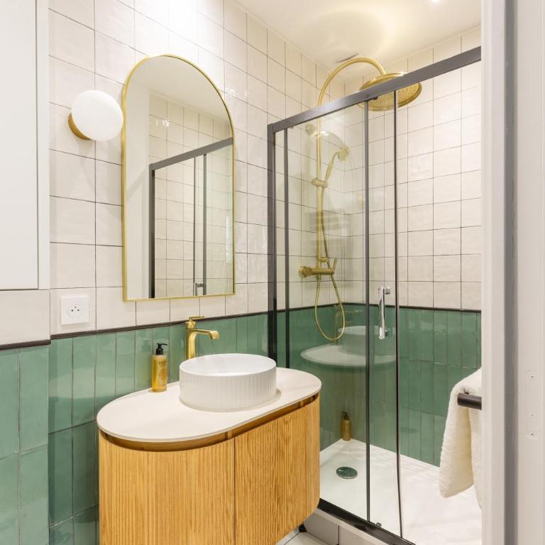 Appartement Design Rénové Parc Monceau Paris 8e - Appartement 1 Chambre - 35