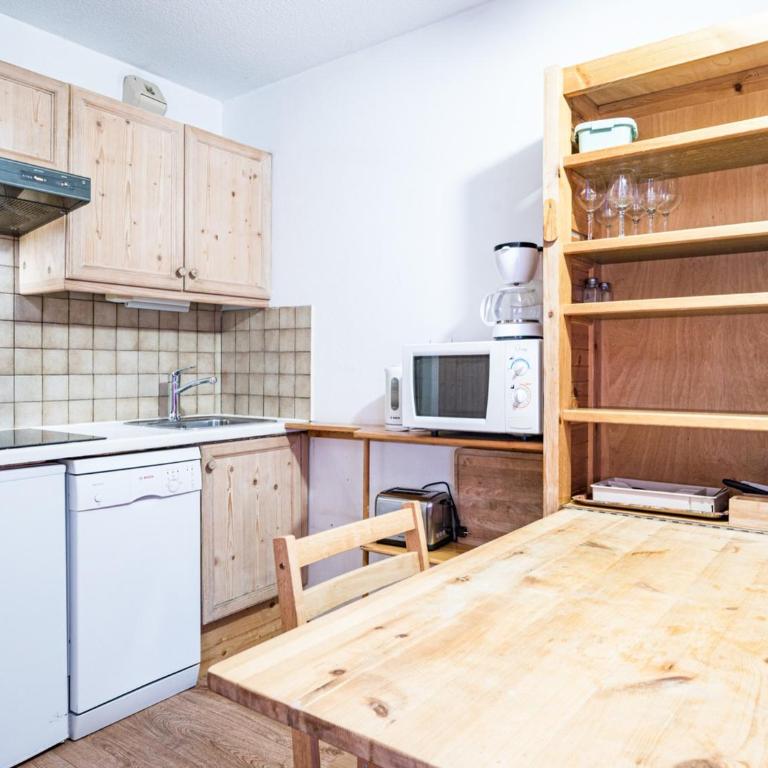 Studio confortable au centre avec balcon - FR-1-518-113 - Studio - 13