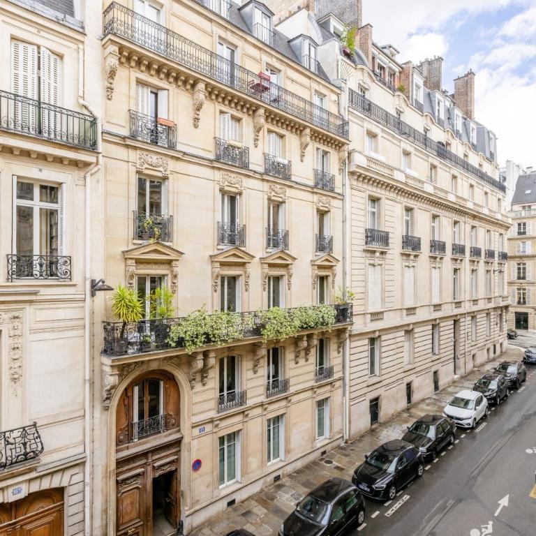 Appartement Design Rénové Parc Monceau Paris 8e - Appartement 1 Chambre - 45