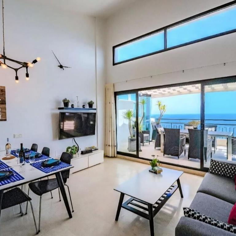 Calaceite Horizon - luxury seafront penthouse - Three-Bedroom Apartment - 1