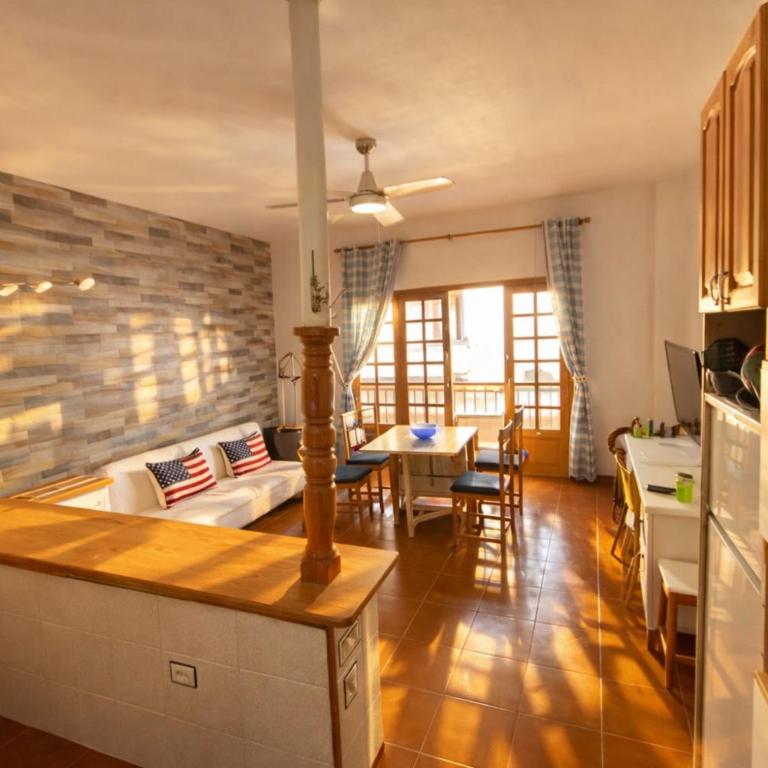 Tenerife candelaria vacaciones, quiet apartment near the ocean and local food spots and coastal walks, FAST WIFI - Two-Bedroom Apartment - 10