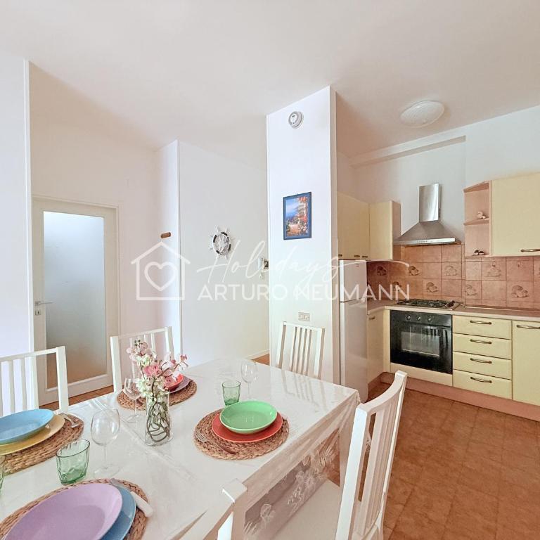 250 - Appartamento trilocale con portico e giardino, aria condizionata, a 150 mt dal centro di Numana - SPIAGGIA WHITE BEACH CLUB OMAGGIO dal lun al ven FINO AL 02-08 - Appartamento con 2 Camere da Letto - 3