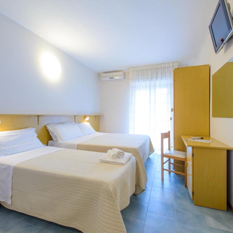 Hotel Falco - Classic Triple Room - 6