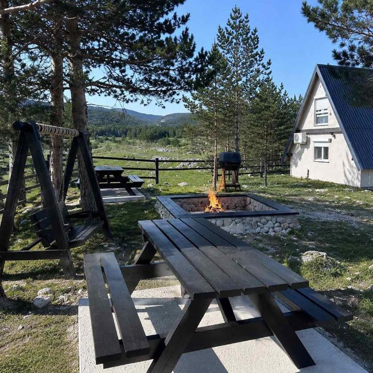 Mountain Oasis - Vacation Home - 10