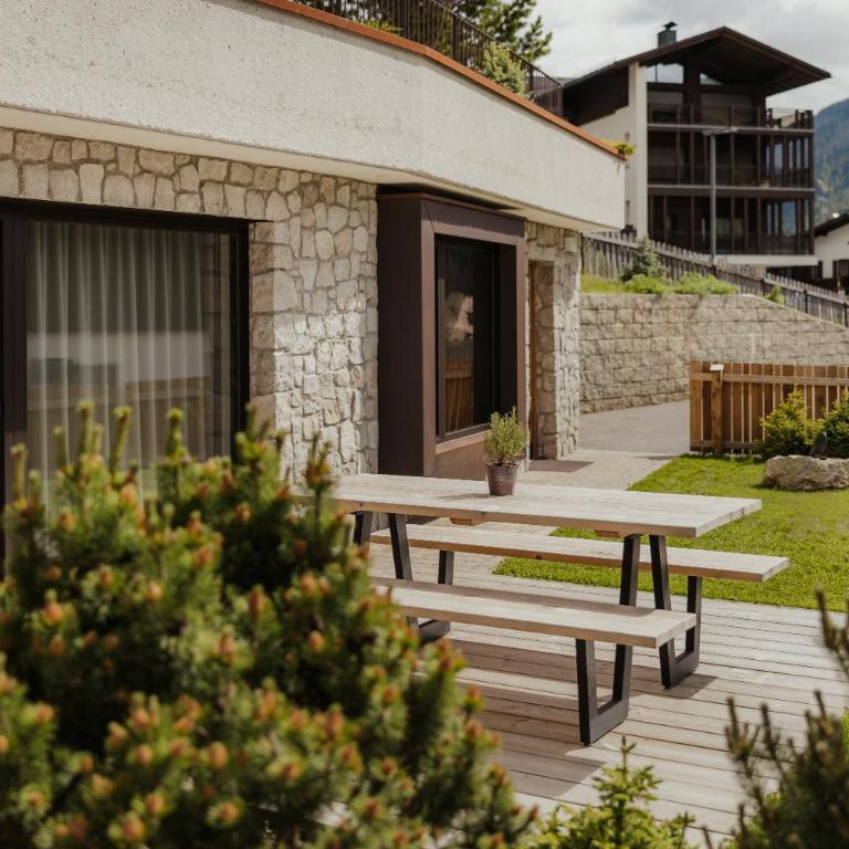 ELMA Corvara - Deluxe-Apartment mit 2 Schlafzimmern und Gartenblick - 8