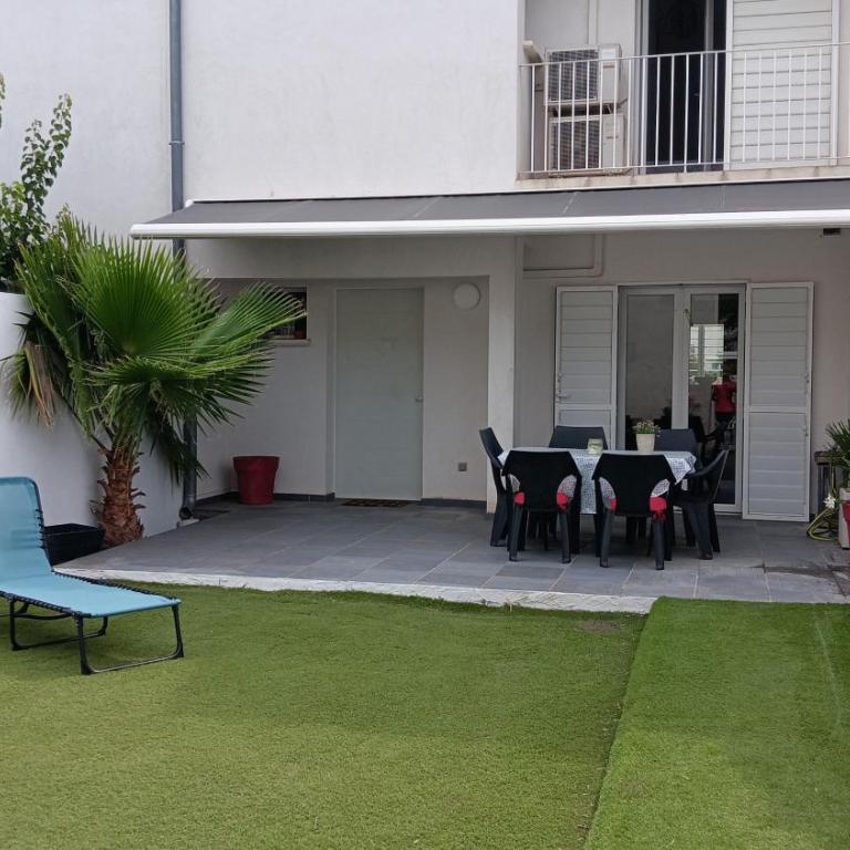 villa camargue - Three-Bedroom House - 1