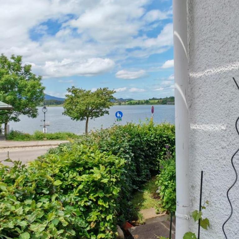 Direkt am Hopfensee- große Ferienwohnung - Apartment mit 1 Schlafzimmer - 36