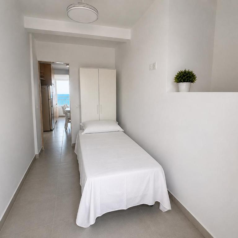 Carihuela Beachfront Apartments - Apartamento de 2 dormitorios con balcón y vistas al mar - 2