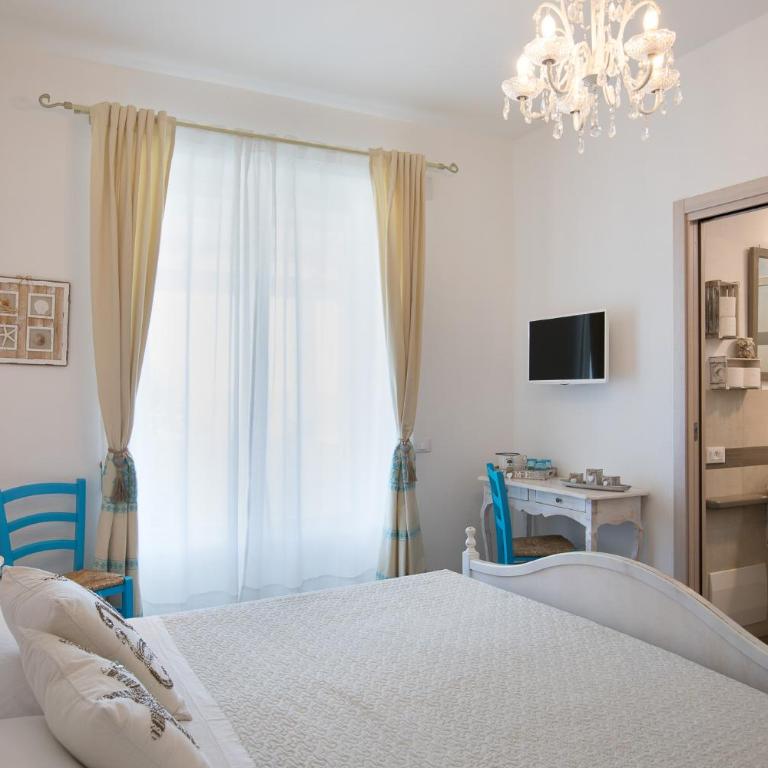 PALMASERA CHARMING - Rooms & Suites - Camera Tripla Superior con Terrazza e Vista Mare - 4