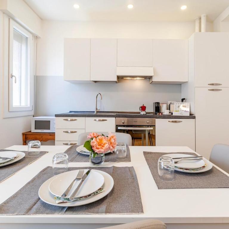 Venice 10 Min Modern 2BR Free Parking - Appartamento con 2 Camere da Letto - 15