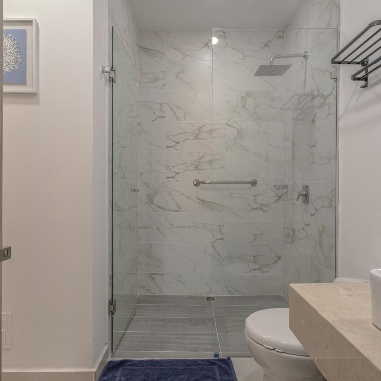 Moderno Apto de Lujo con Balcon Cerca del Mar con 2Hab - Two-Bedroom Apartment - 33