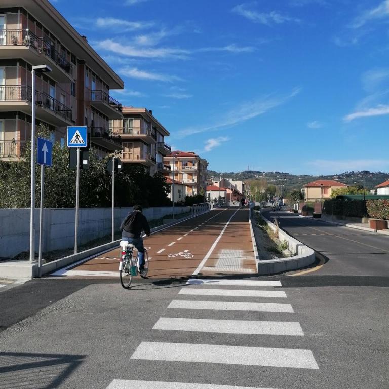Panoramico bilocale accanto a pista ciclabile - Appartamento con 2 Camere da Letto - 13