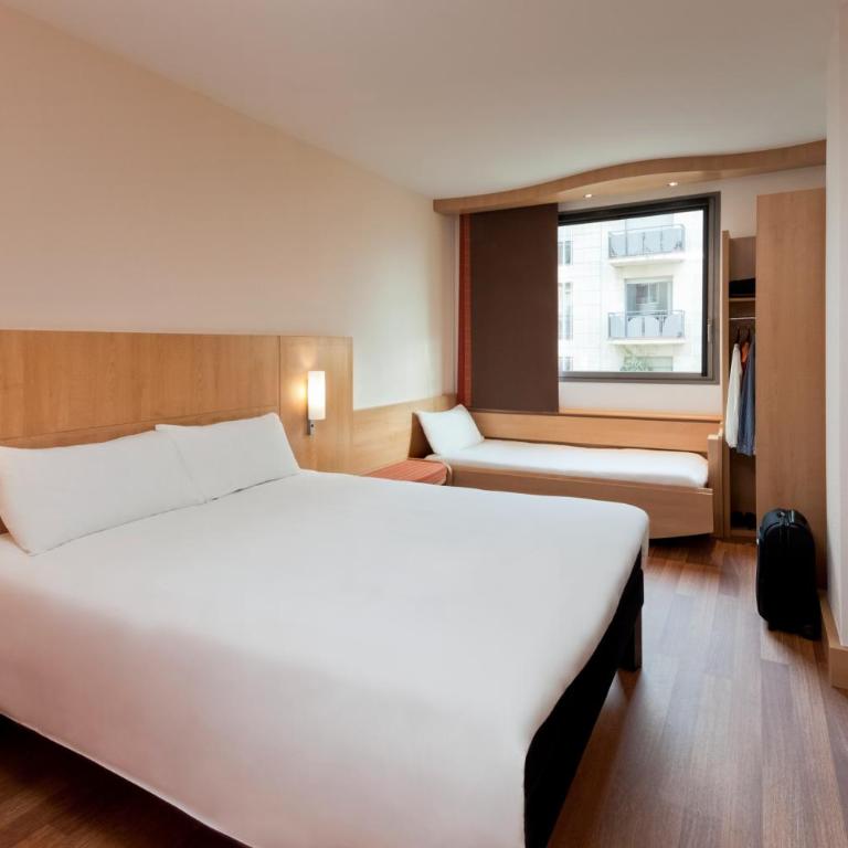 Ibis Barcelona Meridiana - Family Room - 8
